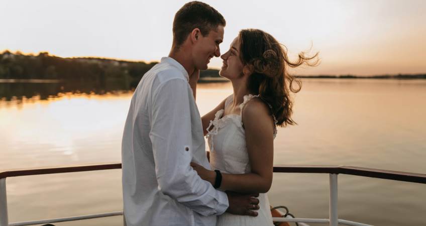 September Love Tips Couple